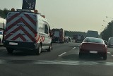 Autostrada A4 zablokowana przez zderzenie i zwężenie w stronę Katowic ZDJĘCIA Korek rośnie, droga zablokowana