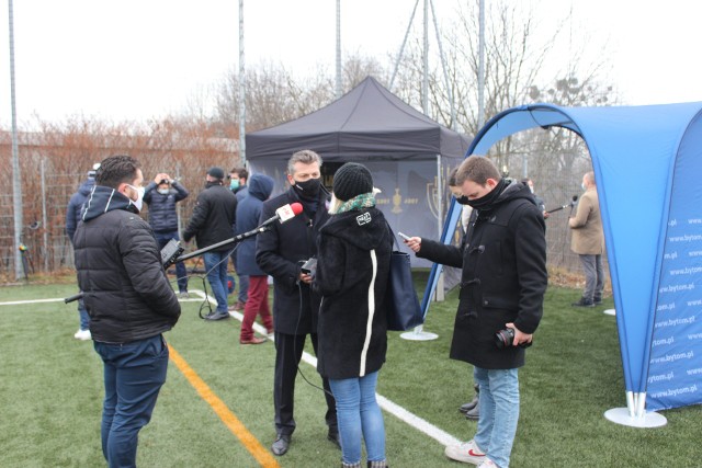 Polonia Bytom doczeka się nowego boiska oraz zaplecza treningowego. To bardzo ważna inwestycja, dzięki której możliwa będzie poprawa infrastruktury sportowej w mieście. Zobacz kolejne zdjęcia i wizualizacje >>>