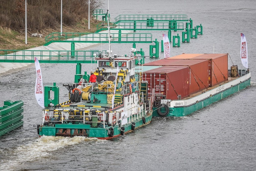 150 ton towarów popłynęło w kontenerach Wisłą z Gdańska do...