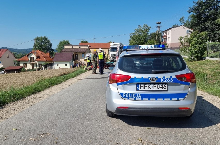 Wypadek w Sierakoścach koło Przemyśla. 6-latek potrącony przez samochód. Dziecko w ciężkim stanie zabrane przez LPR do szpitala [ZDJĘCIA]