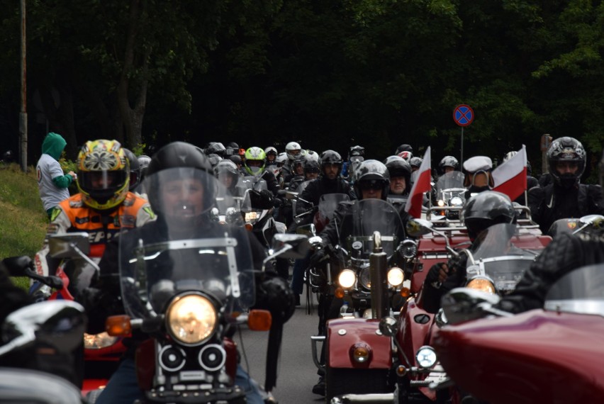 Tłumy ludzi, setki motocykli, koncerty na Pikniku Motocyklowym w Sieradzu