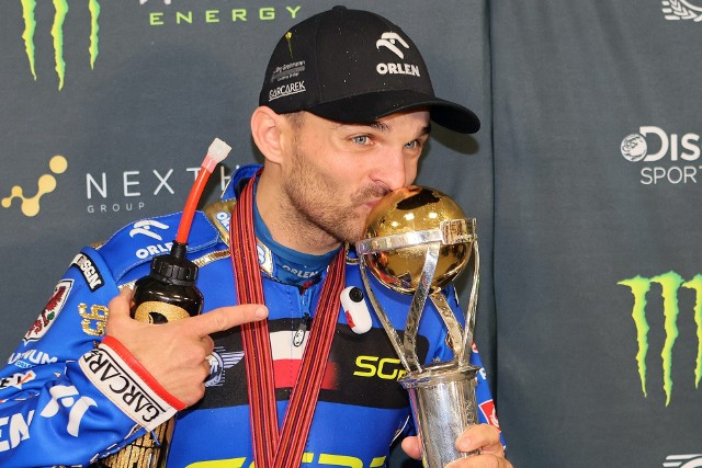 Bartosz Zmarzlik w sezonie 2022 zdobył trzeci w karierze tytuł indywidualnego mistrza świata.