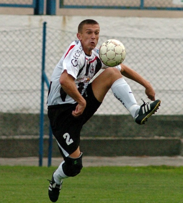Tomasz Dziobek zdobył gola, który zadecydował o wygranej Czarnych w Mielcu.