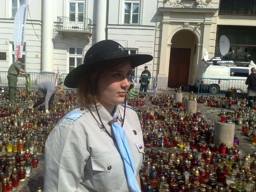 Tysiące ludzi na Krakowskim Przedmieściu