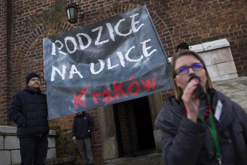 Rodzice wyszli na ulice. Nie chcą reformy szkół [ZDJĘCIA, WIDEO]