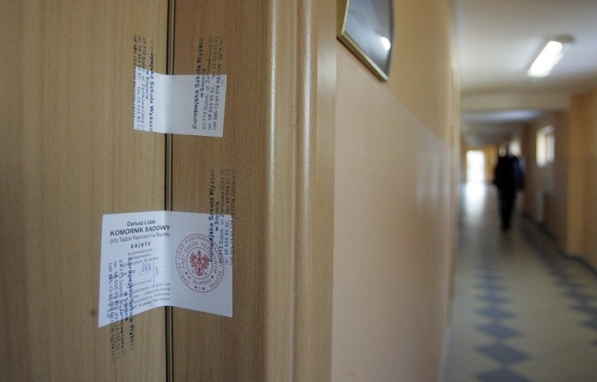 Studenci wyrzuceni na bruk przez komornika. Co ma do ukrycia były rektor Europejskiej Szkoły Wyższej w Sopocie?  [ZDJĘCIA]