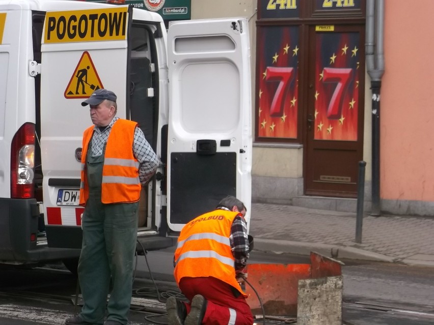 Awaria zwrotnicy przy Krupniczej. Sześć linii jeździło objazdami (ZDJĘCIA)