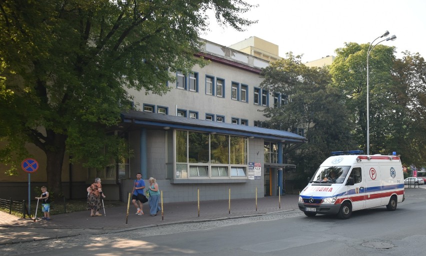 Tajemnicza śmierć dwóch młodych kobiet w kamienicy na Górnej. Nie wiadomo, co zabiło siostry...