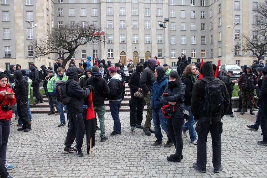 Antykongresowa demonstracja: ok. 150 protestujących przeszło przez Katowice [ZDJĘCIA]
