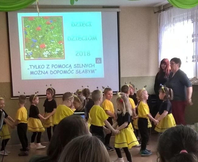 To była akcja Dzieci-Dzieciom, Dzieci z radziejowskich szkół obdarowały dzieci z Ośrodka Szkolno-Wychowawczego