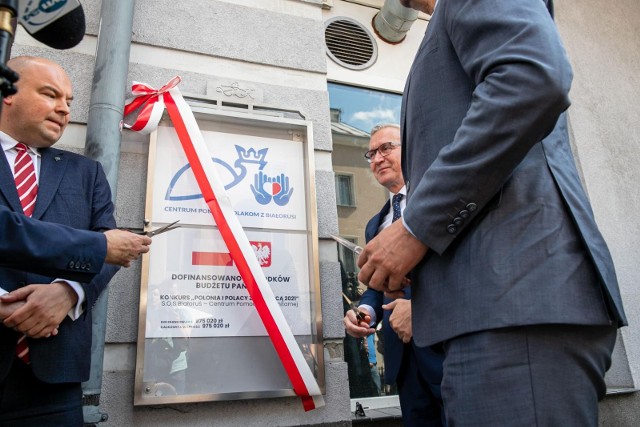 W poniedziałek (28.06) w Białymstoku zostało otwarte centrum pomocy Polakom i Białorusinom represjonowanym przez reżim prezydenta Łukaszenki. Centrum otwarto w siedzibie Podlaskiego Oddziału Stowarzyszenia „Wspólnota Polska” przy ul. Kilińskiego 13.