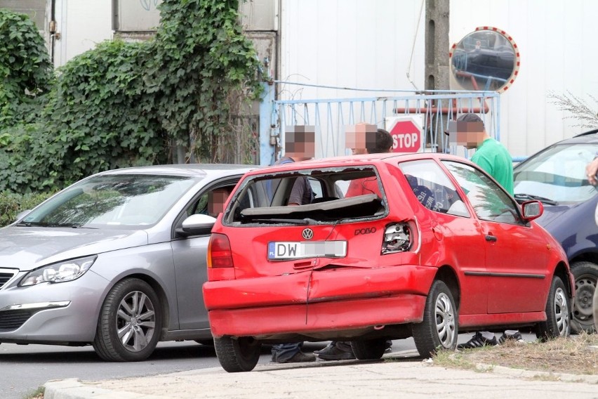 Wypadek przed mostem Osobowickim. Objazdy tramwajów