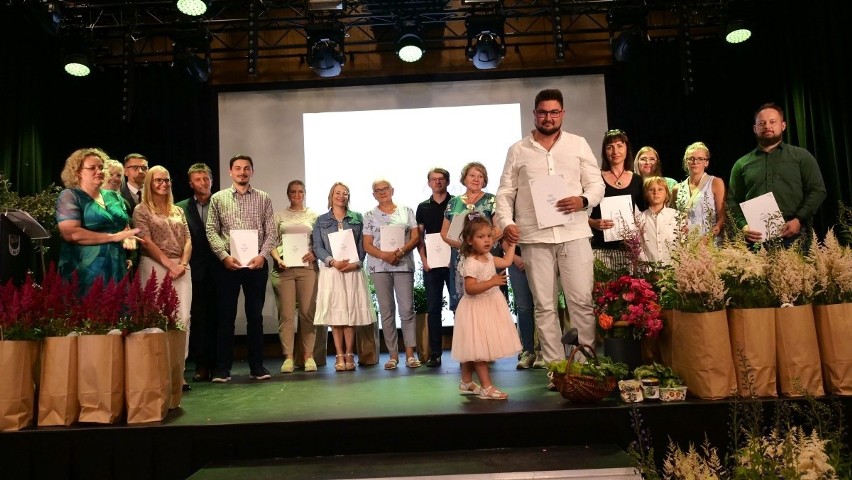 Nagrodzono laureatów konkursu "Więj kwiatów, warzyw i...