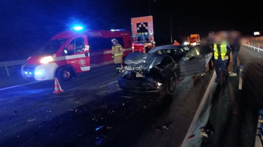 Wypadek na autostradzie A4 pod Krakowem. Zderzyły się trzy samochody są osoby ranne