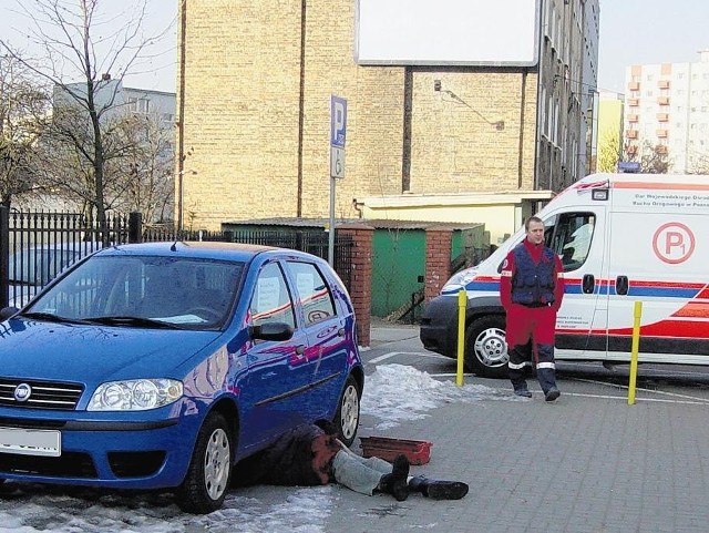 Taka pomysłowa "instalacja" pojawiła się wczoraj wcześnie rano przed kościołem pw. Chrystusa Sługi przy ulicy Stanisława Palacza w Poznaniu