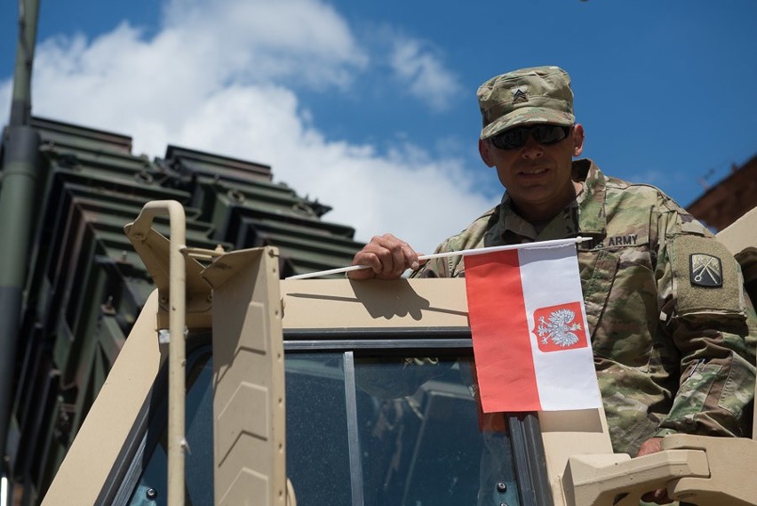 Anakonda 16 w Toruniu. Pokaz sprzętu NATO na Rynku...