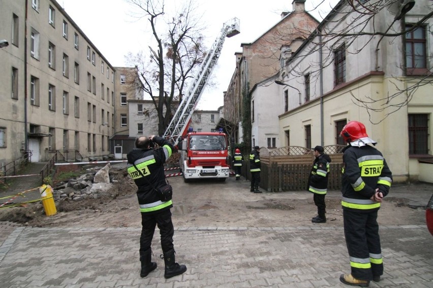 Wypadek przy Żabiej Ścieżce. Strażak spadł z wysokości,...