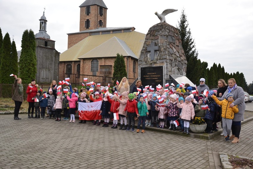 Najmłodsi mieszkańcy Wielgiego poszli oddać hołd bohaterom. Była to lekcja patriotyzmu!