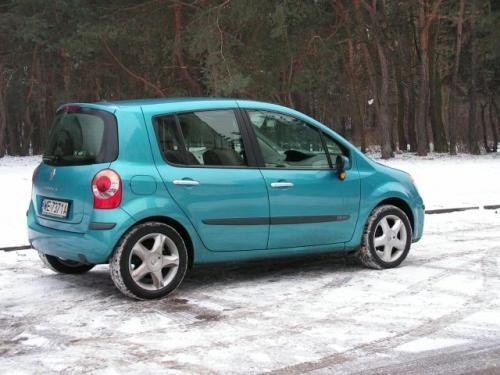 Fot. Ryszard Polit: Renault napędzany silnikiem 1,2 l o mocy...