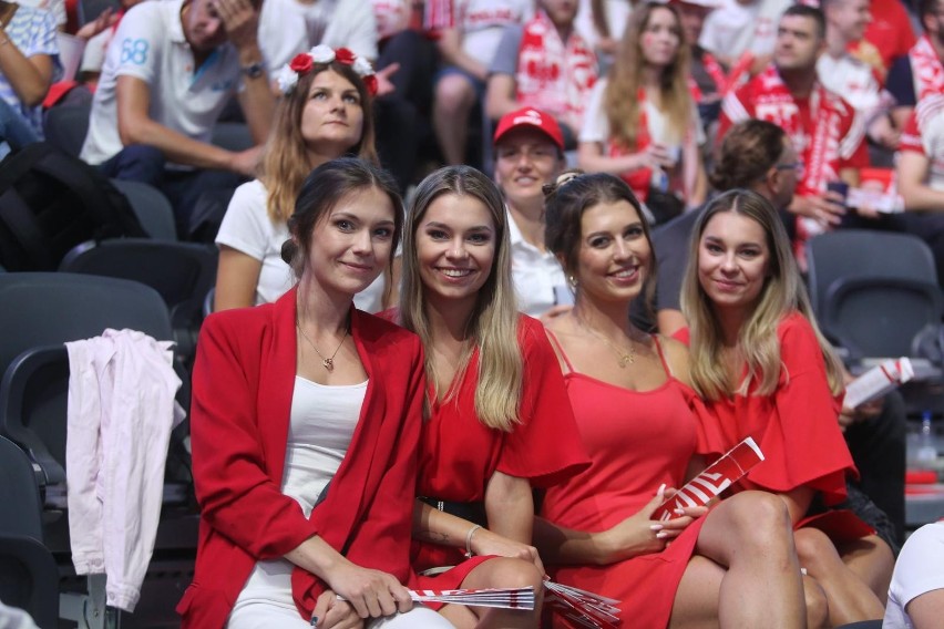 Najpiękniejsze fanki Biało-Czerwonych na meczach MŚ w Arenie...