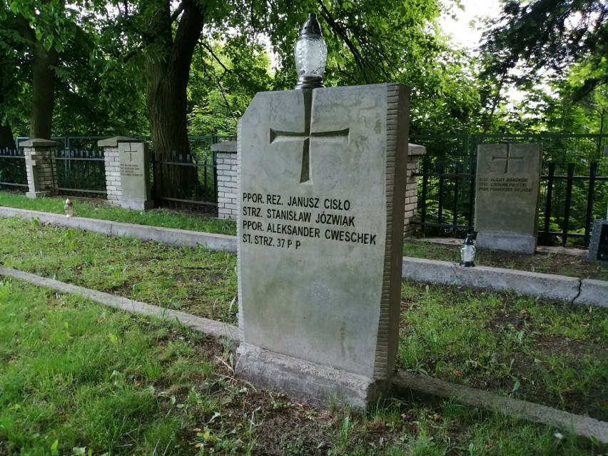 Cmentarz wojskowy w Kompinie