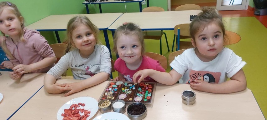 Dzieci z przedszkola w Smykowie bawiły się i uczyły podczas bardzo słodkich warsztatów. Zobacz zdjęcia
