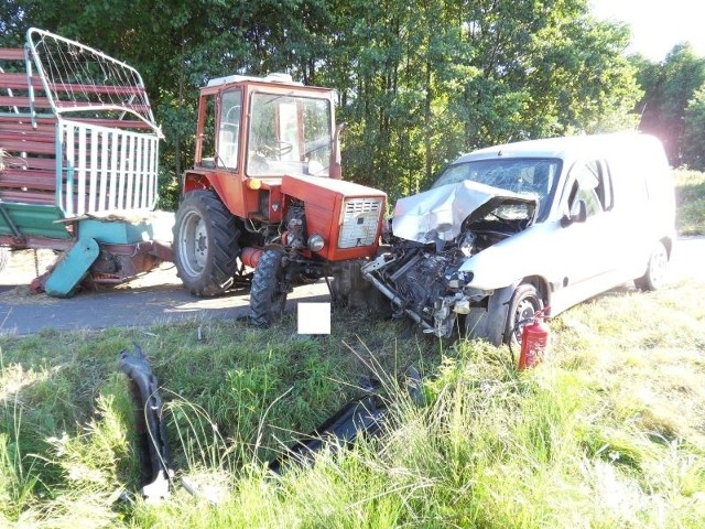 Na miejscu sobotniego wypadku w miejscowości Kostera. Ranne zostały tu trzy osoby.