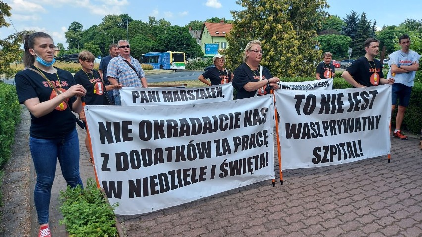 Przed Urzędem Marszałkowskim w Zielonej Górze odbyła się...