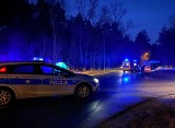 Wypadek w Łęgu Przedmiejskim, 22.11.2021. Rowerzysta potrącony przez ciężarówkę przewożącą drewno. Zdjęcia