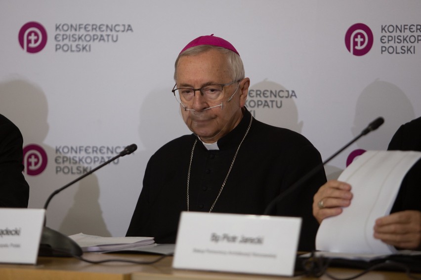 Lakoniczne oświadczenie abp. Gądeckiego po reportażu TVN24 "Don Stanislao. Druga twarz kardynała Dziwisza"