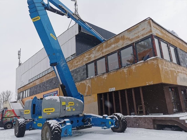 Trwa modernizacja hali sportowej MOSiR-u w Czeladzi Zobacz kolejne zdjęcia/plansze. Przesuwaj zdjęcia w prawo - naciśnij strzałkę lub przycisk NASTĘPNE