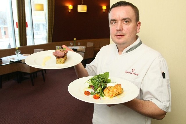 Michał Markowicz, szef kuchni restauracji Ogień w hotelu Qubus prezentuje dania inspirowane kuchnią kaszubską.