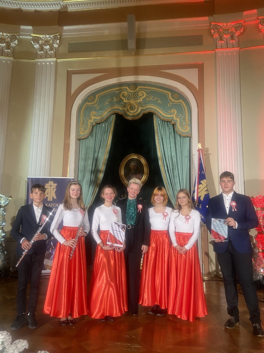 Zespół Pasja zaśpiewał na Zamku Królewski w nagrodę za sukces w konkursie Pieśni Patriotycznej
