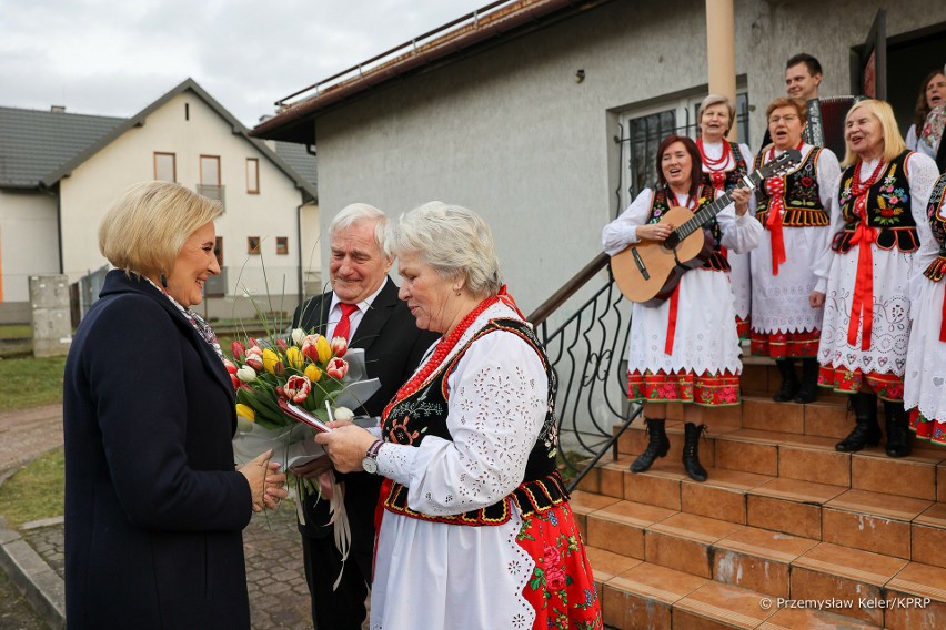 Pierwsza dama pod Krakowem. Świętowała 70-lecie Koła Gospodyń Wiejskich Tenczynianki. Było kolędowanie z małżonką prezydenta