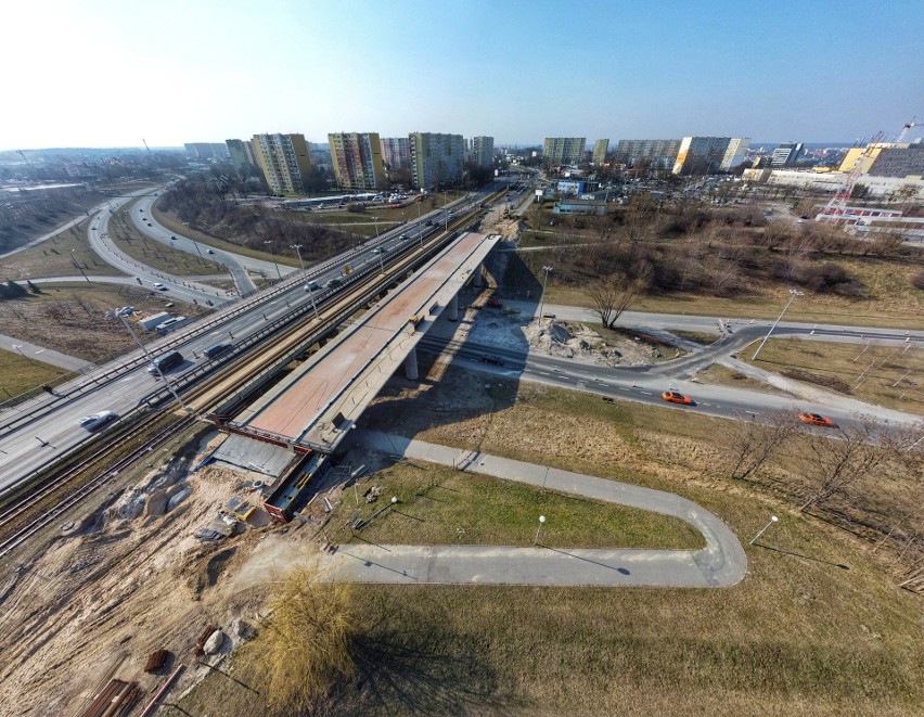 Budowa wiaduktu wzdłuż ulicy Wojska Polskiego - marzec 2021