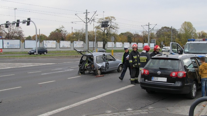 Wrocław: Wypadek na Legnickiej. Jedna osoba ranna (ZDJĘCIA)