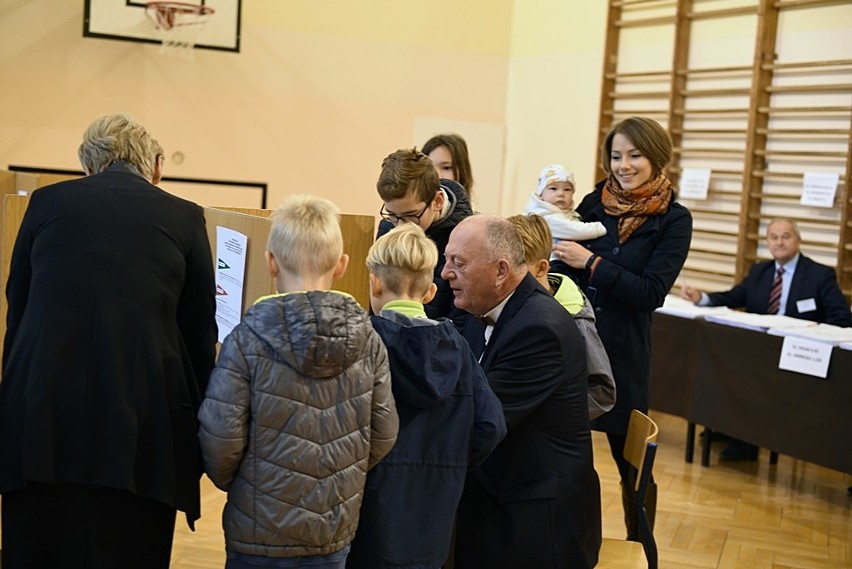 Wybory samorządowe 2018. Głosują kandydaci na prezydenta Nowego Sącza i mieszkańcy miasta [ZDJĘCIA]