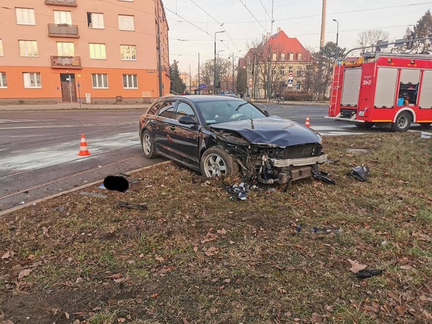 Na skrzyżowaniu ulic Chodkiewicza i Sułkowskiego w...