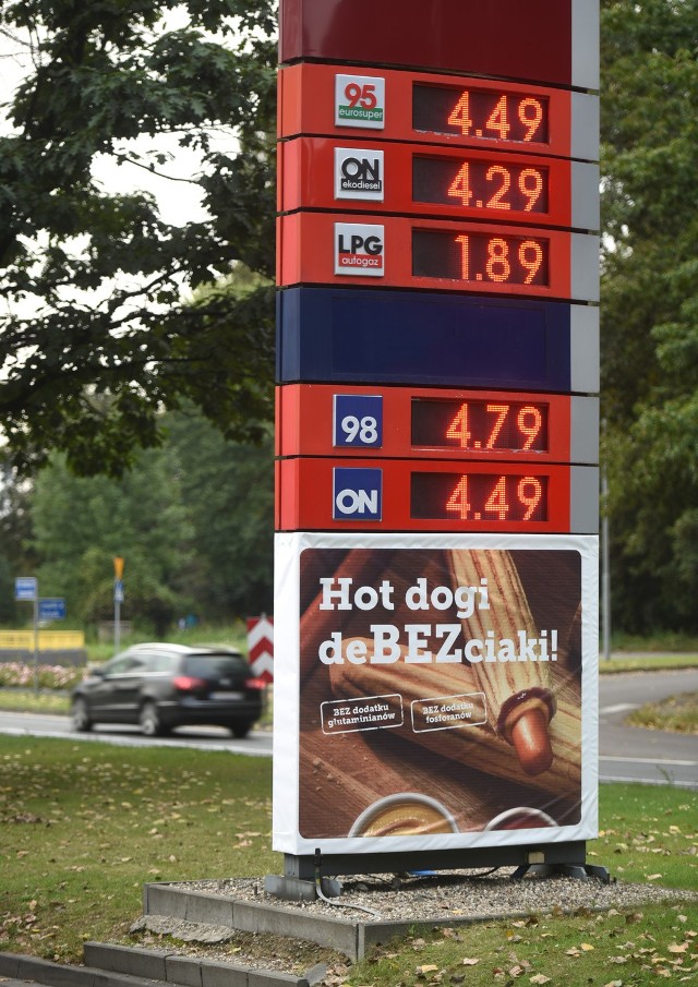 Paliwa znów drożeją. W tym tygodniu ceny mają pójść w górę o kilka groszy na litrze. Nadal jest jednak taniej niż w 2015 roku