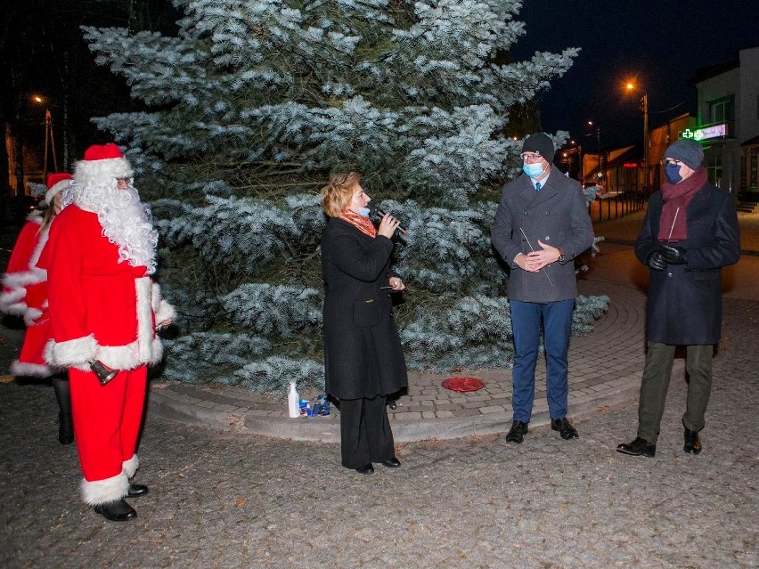 Efektowna iluminacja świąteczna w Jedlińsku. Spore zainteresowanie mieszkańców. Zobacz zdjęcia!