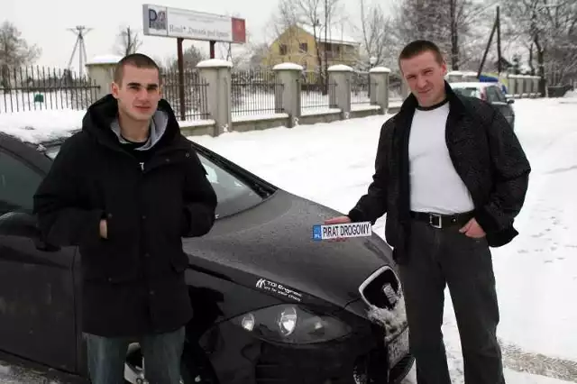 Patryk Koryga (z lewej) i Mateusz Guściora zachowali się tak, jak powinien zachować się każdy rozsądny kierowca.