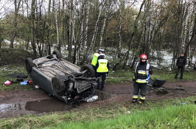 Fiat zderzył się z TIRem na DTŚ w Świętochłowicach ZDJĘCIA