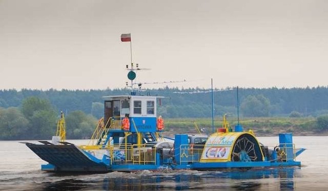 Prom w Solcu Kujawskim ma być dużo większy od tego z Nieszawy (na zdjęciu). Ma mieć 29 metrów długości, pomieści 15 samochodów osobowych i 80 osób ©Jacek Smarz