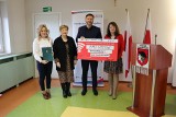 Maków Mazowiecki. Urząd, Szkoła Podstawowa nr 1 i pawilon sportowy przejdą termomodernizację. Podpisano umowę na dofinansowanie. 10.02.2022