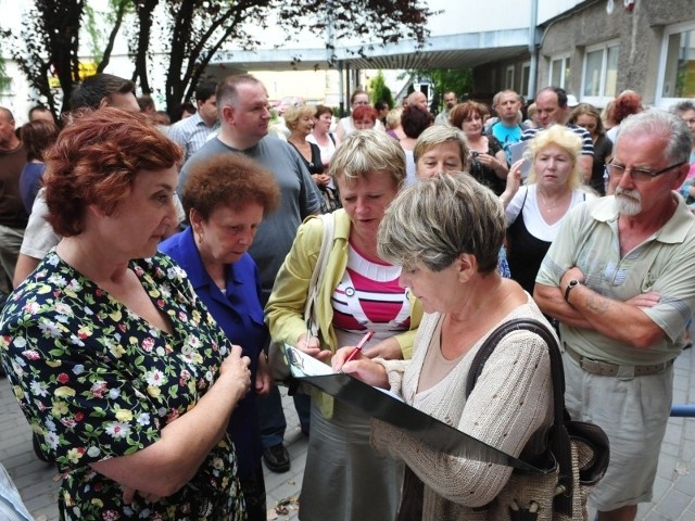 11 lipca mieszkańcy protestowali pod siedzibą spółdzielni. Podpisywali też petycję, w której proponowali, aby to im, a nie prywatnemu dzierżawcy przekazać parking.