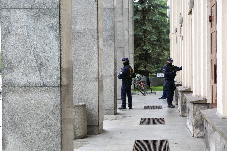 Kraków. Zatrzymano 9 członków gangu narkotykowego. CBŚP przeszukało siedzibę Wisły Kraków