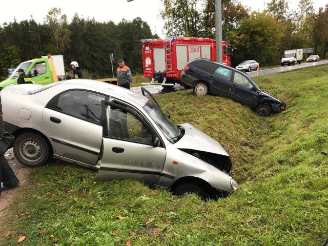 Dobrzyniewo Duże. Wypadek na DK65. Lanos zderzył się z volvo