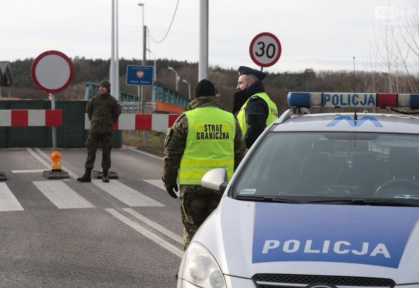 Koronawirus w Szczecinie i regionie. Jak przebiegają kontrole na przejściach? Na granicy poczekamy nawet kilka godzin. Niektórzy na darmo. 