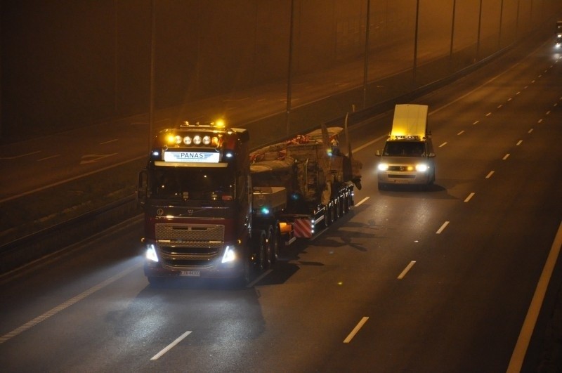 Transport bombowca Douglas A 20 obwodnicą Trójmiasta...