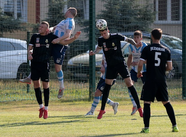 W IV rundzie Regionalnego Pucharu Polski Jeziorak Szczecin przegrał ze Świtem Szczecin 0:3.